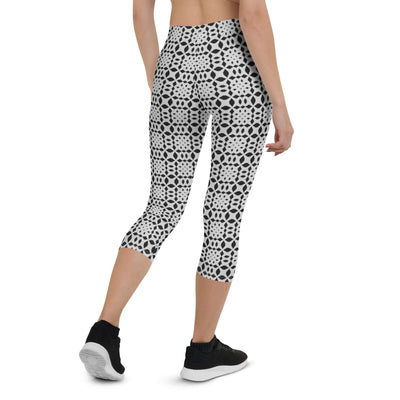 Trendy Monochrome Capri Leggings - Comfy & Versatile at Design Dose