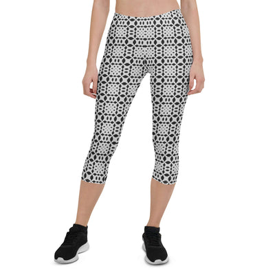 Trendy Monochrome Capri Leggings - Comfy & Versatile at Design Dose