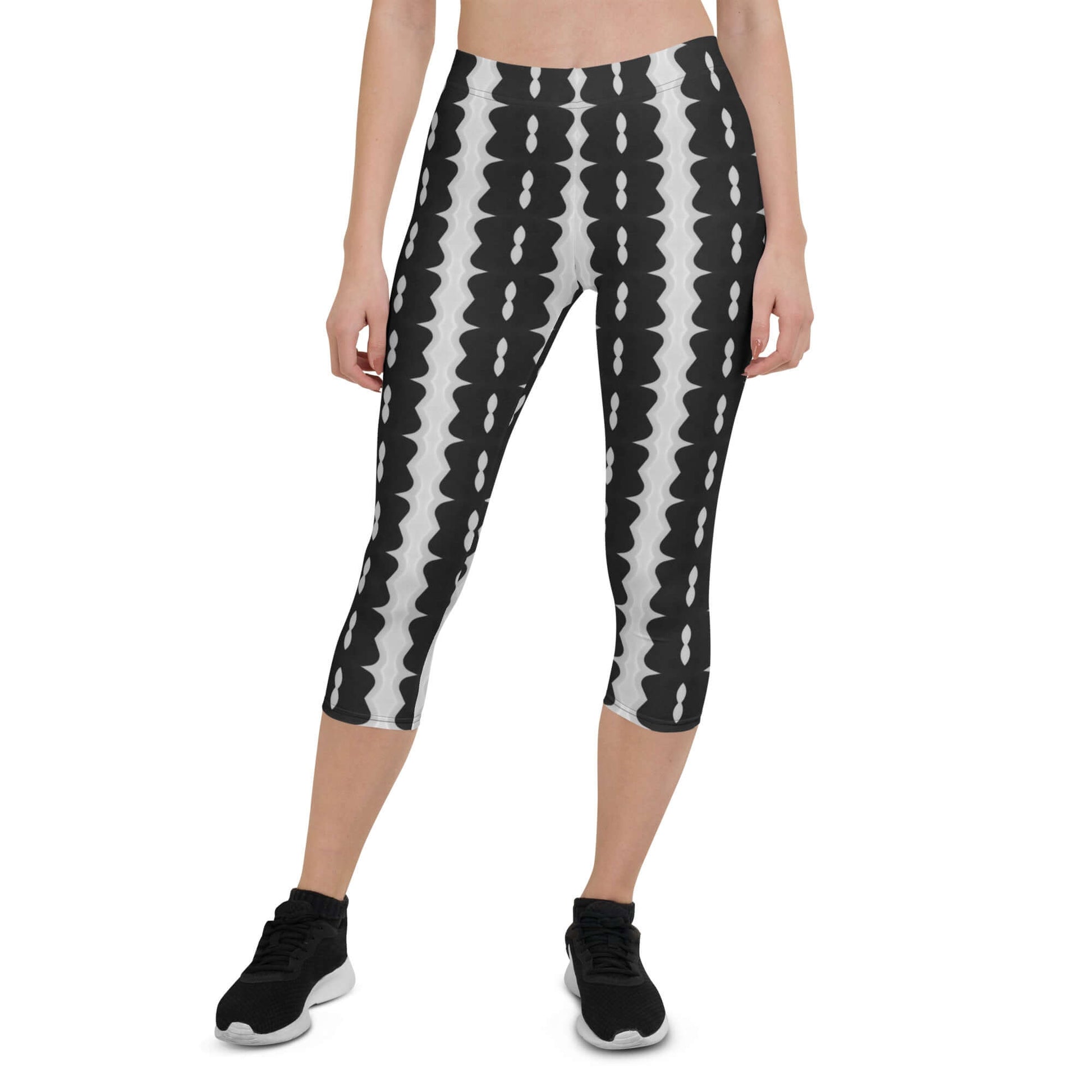 Monochrome Essence-Lines Capri Leggings at Design Dose