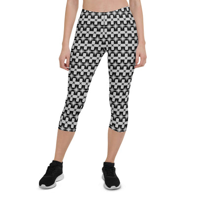 Monochrome Essence-Ripples Capri Leggings at Design Dose