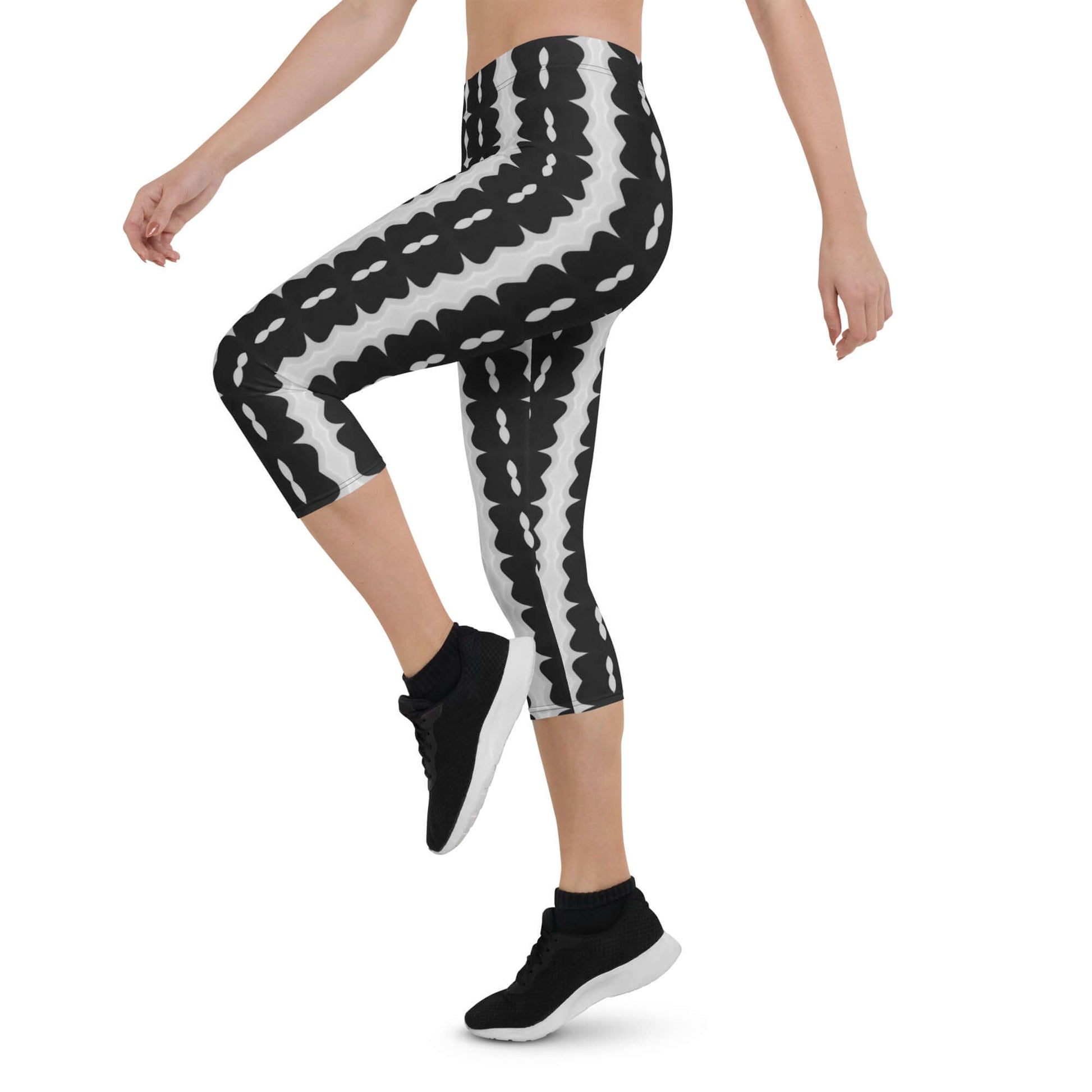 Monochrome Essence-Lines Capri Leggings at Design Dose