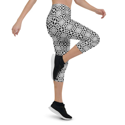 Trendy Monochrome Capri Leggings - Comfy & Versatile at Design Dose