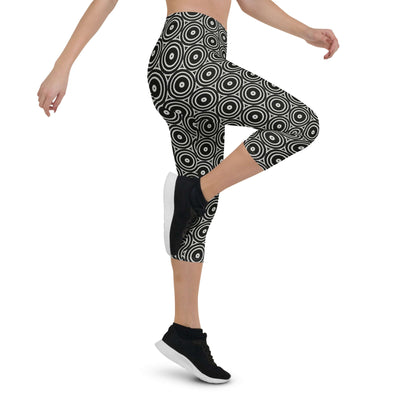 Stylish Monochrome Swirls Capri Leggings at Design Dose