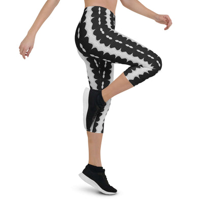 Monochrome Essence-Lines Capri Leggings at Design Dose