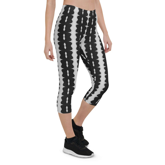 Monochrome Essence-Lines Capri Leggings at Design Dose